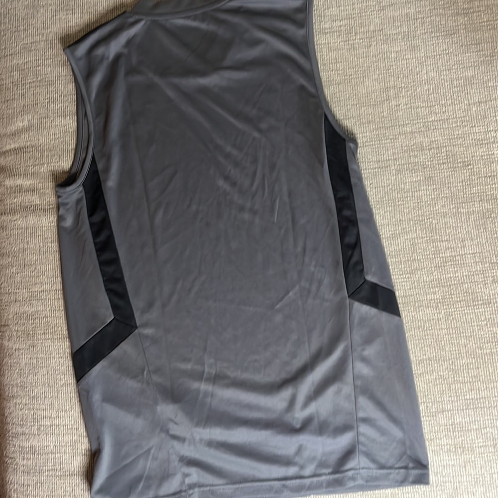 ⭐️ CR Flamengo football club sleeveless tshirt- size small - Picture 7 of 7